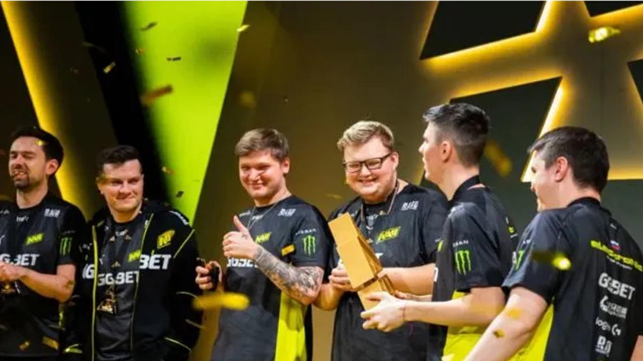 他的个人成 他的个人成