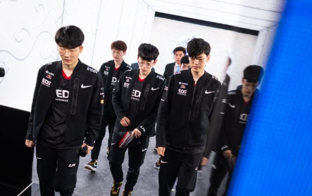 早锁定了前 早锁定了前